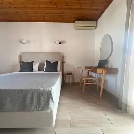 Central Guest House Skiathos Апартаменты *