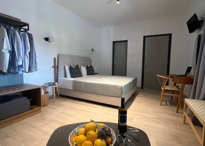 Central Guest House Skiathos Apartament *