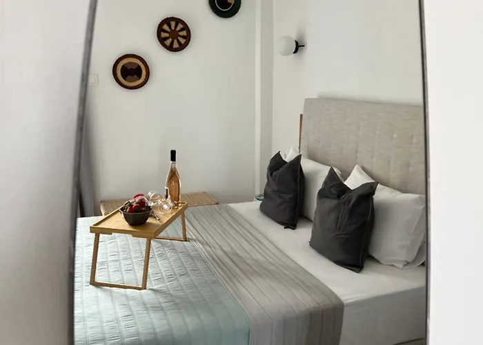 Central Guest House Skiathos * העיירה סקיאתוס